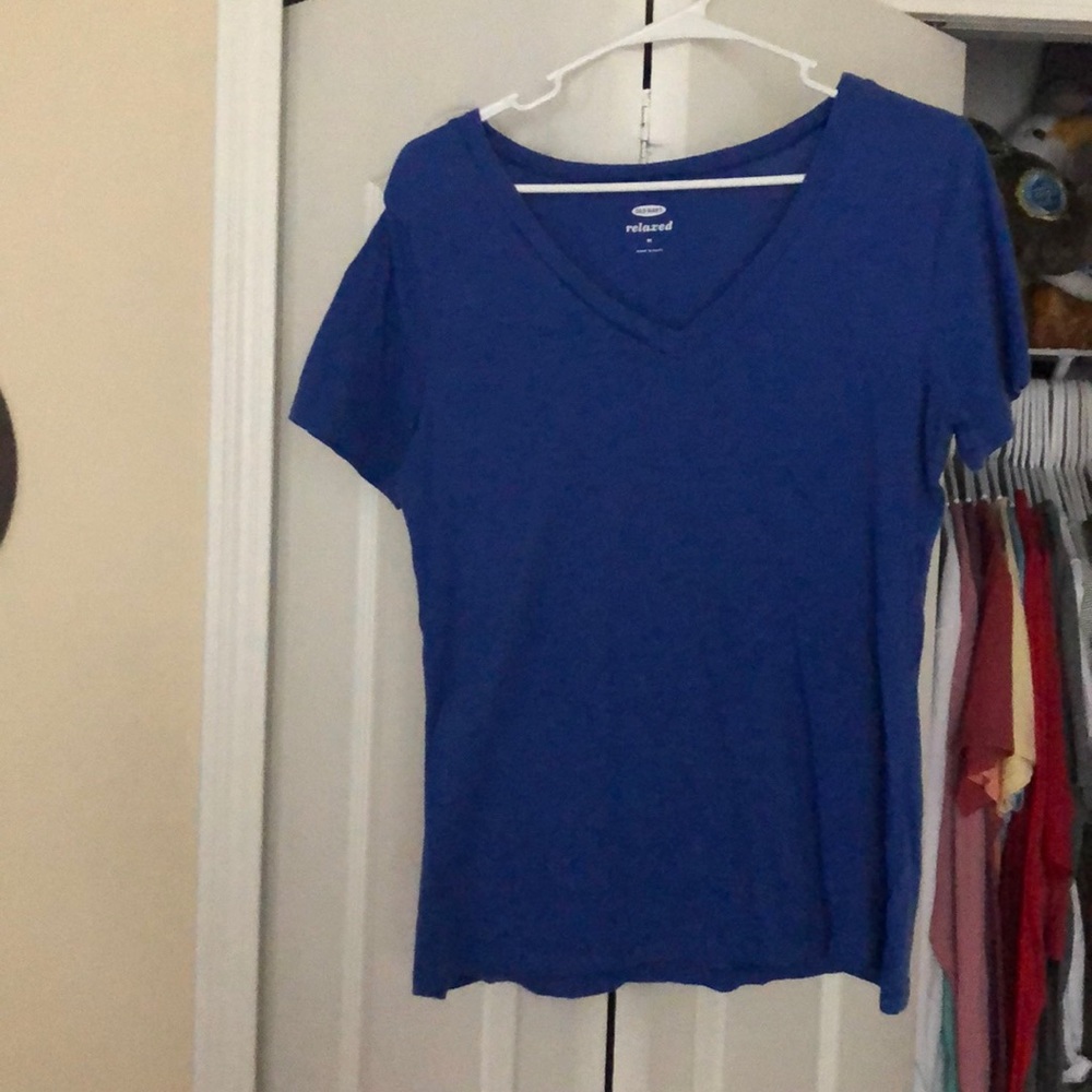 V-neck t-shirt